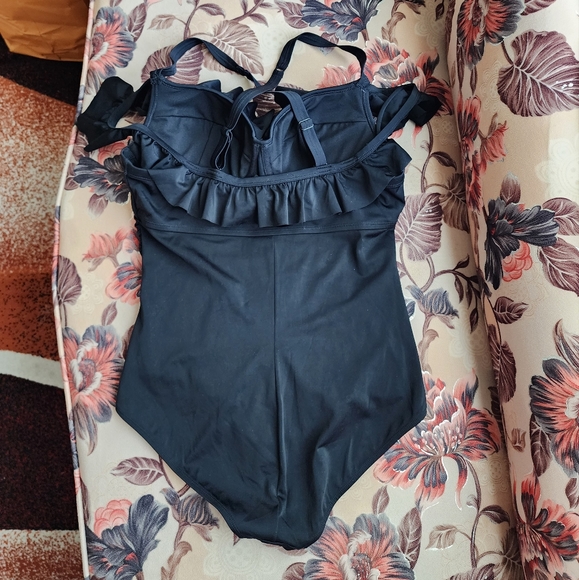 Torrid size 0 ruffle off shoulder swimsuit - Picture 3 of 12